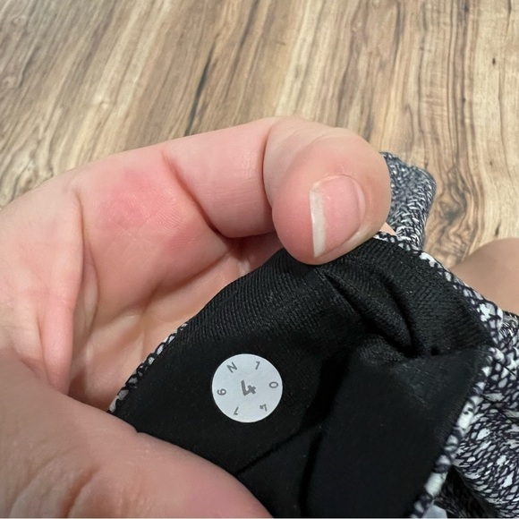 Lululemon Wunder Under Crop Hi-Rise Mosaic Black - Picture 6 of 8